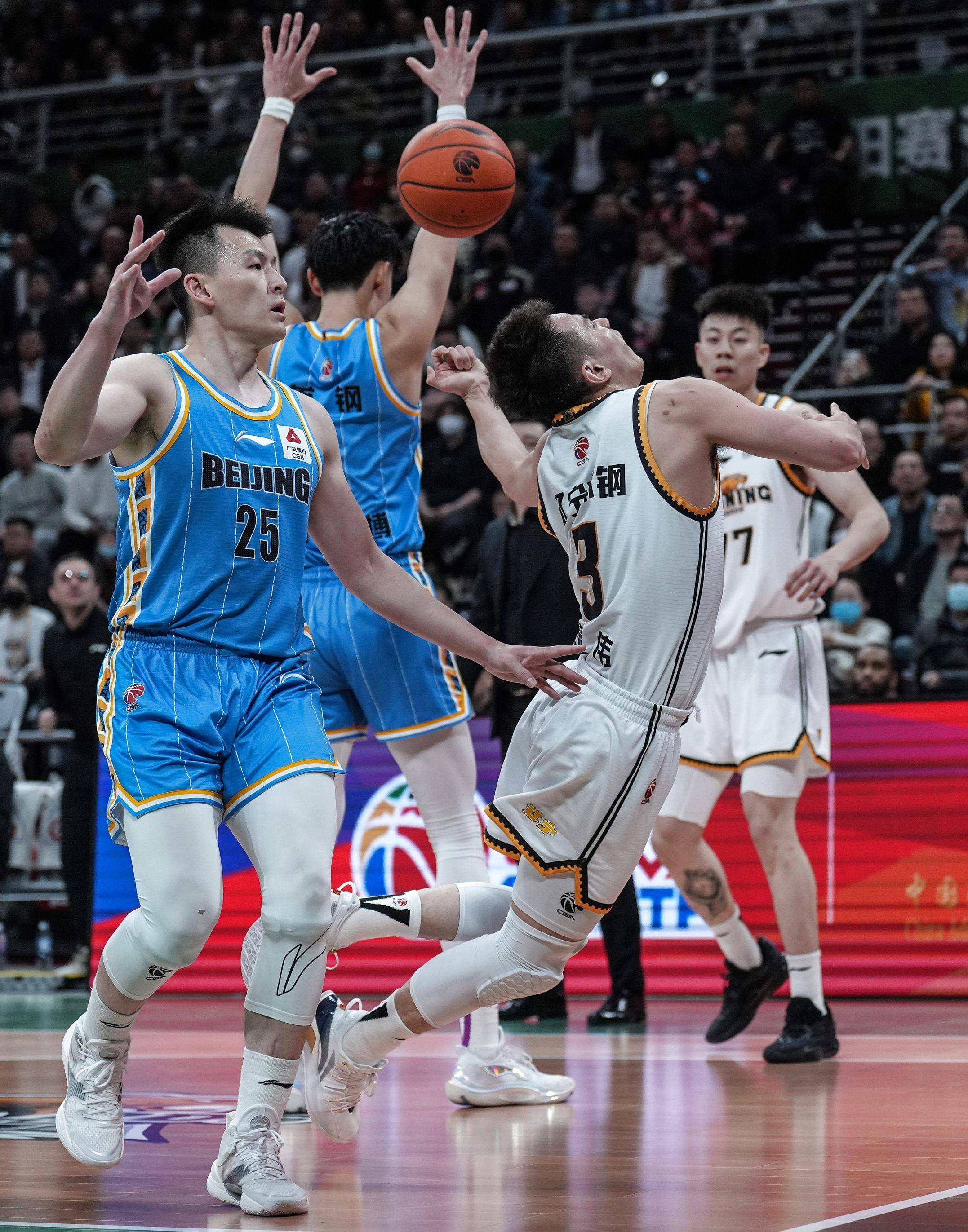 Kaiyun体育App下载,-包含费耶诺德清晨临场应变，志在CBA季后赛名次提升，媒体盛赞，控场能力受关注的词条