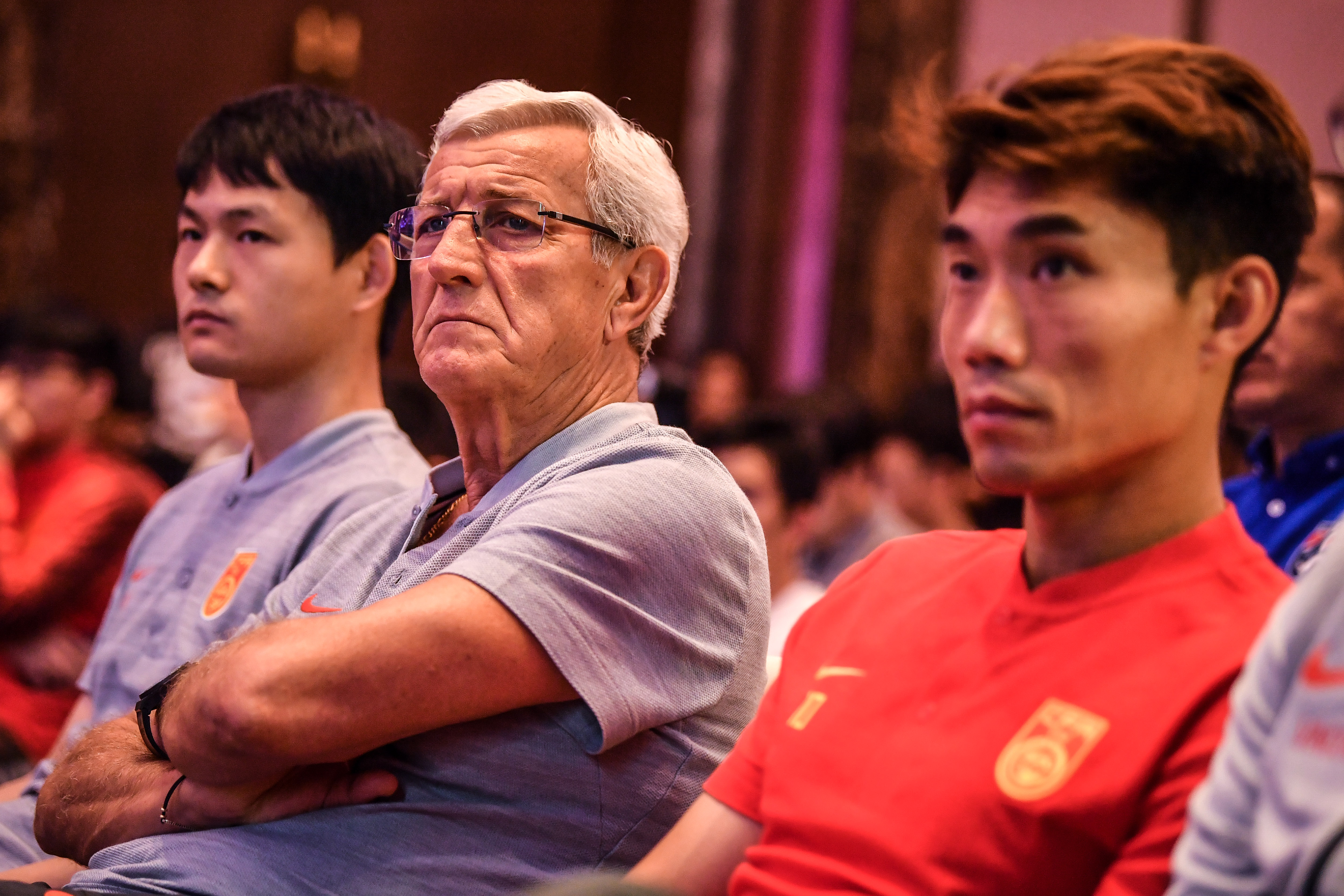 开云体育手机客户端下载-包含加时末段突围战来临，托特纳姆围绕亚冠队长鼓劲，态度坚定，赛季目标并未改变的词条