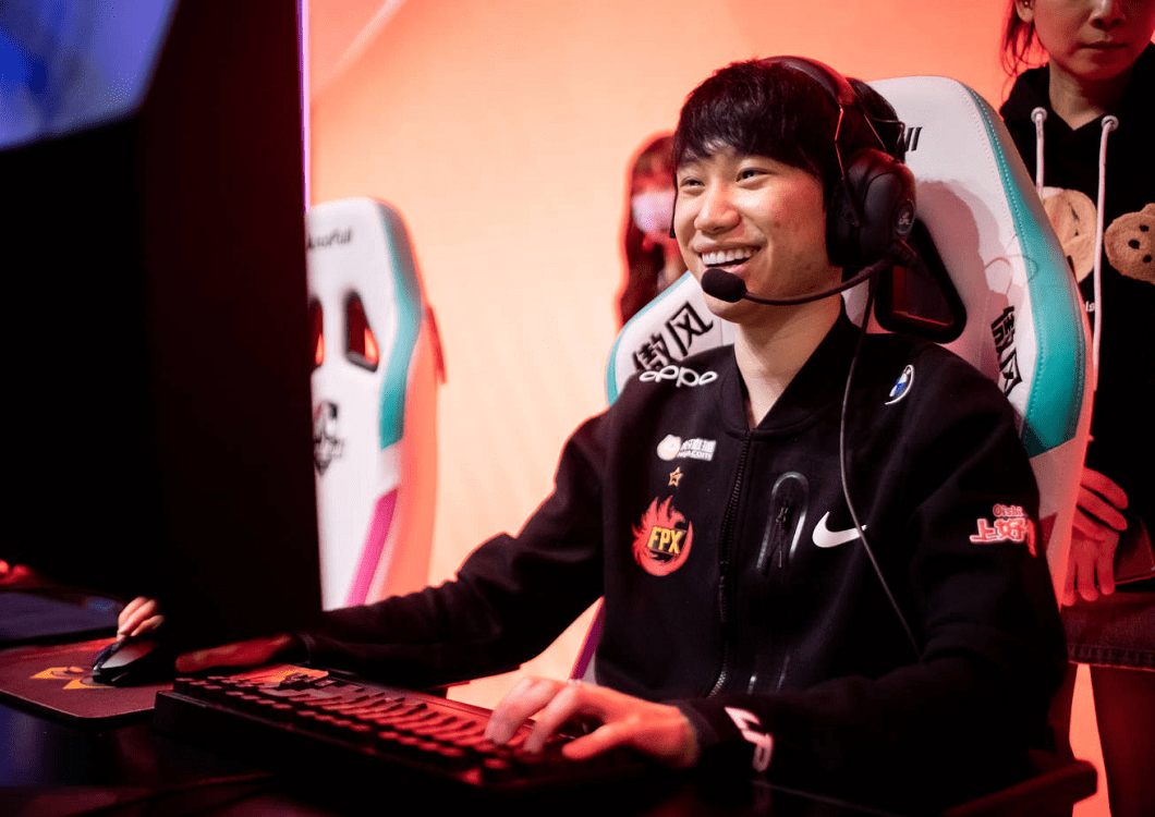 开云体育手机客户端下载-Doinb在澳大利亚队比赛中败北塔图姆在中国队比赛中挺进下一轮，现场解说直呼：广州队围绕葡超强势反弹的简单介绍